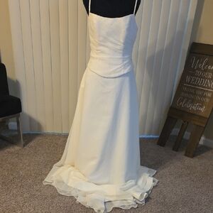 Elegant Cream Spaghetti Strap Dress